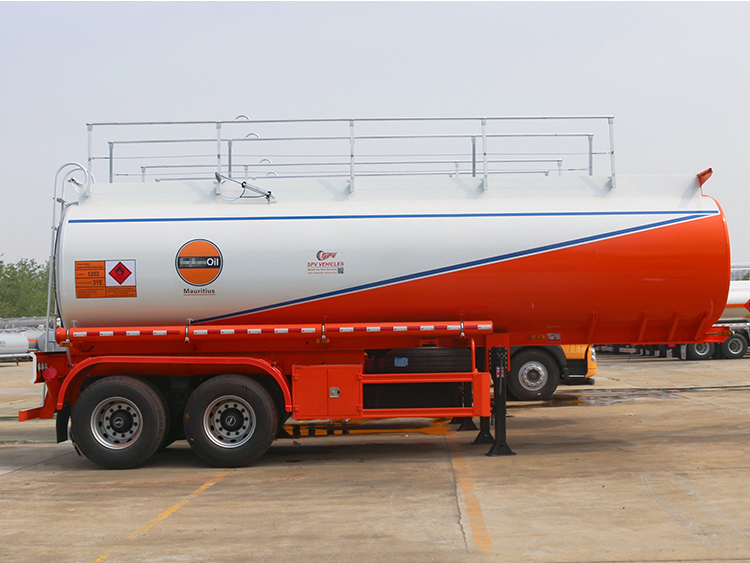 30,000 litres Oil Tank Semi-trailer - R 30,000 litres Oil Tank Semi-trailer - R